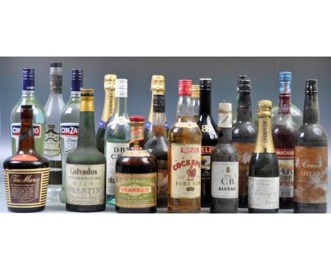 A collection of 20x bottles of assorted alcohol to include Smirnoff mellow Russian Vodka, Calvados VSOP, Cinzano wine x2 Mart