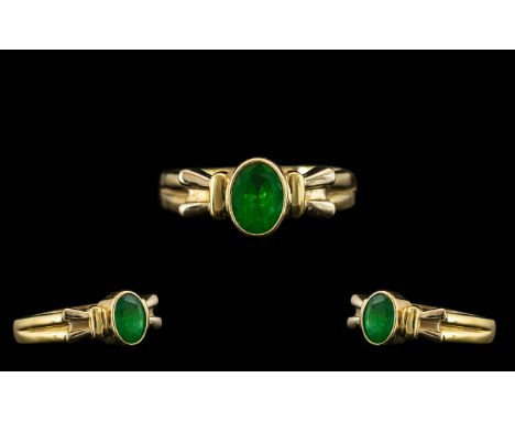 18ct Gold - Attractive Single Stone Emerald Set Dress Ring, Excellent Design / Shank, The Pave Oval Shaped Emerald of Good Co