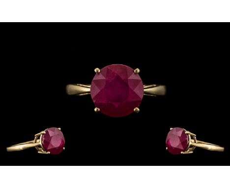 9ct Gold Attractive Single Stone Ruby Ring - Gallery Setting. The Round Faceted Ruby of Good Colour. Est Size 5.00 cts. Ring 