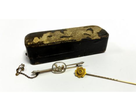 15CT GOLD DIAMOND &amp; PEARL SET BROOCHES One 5.3cm long bar brooch set with 2.3mm natural seed pearls and senaille cut diam