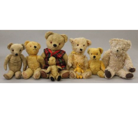 Selection of assorted teddy bears, includes: Merrythought teddy with stitched nose and mouth, label to foot and rusted button