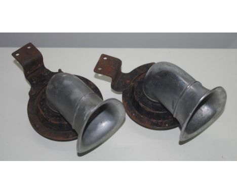 Two early American vibratory automobile horns 23cm wide approx
