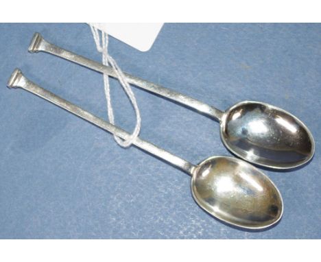 Pair George V sterling silver coffee spoons Sheffield 1915, makers Cooper Brothers & Sons. Weight 16grams approx.