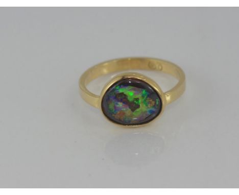 18ct yellow gold and solid boulder opal ring Weight: approx 2.19 grams, size: H-I/4