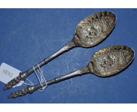 Pair vintage silver plate apostle berry spoons with embossed bowls, apostle finials. Length 16cm approx