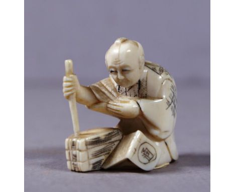 Vintage Japanese ivory netsuke - working gentleman signed to base, height 3.5cm approx. May not be exported without CITES doc