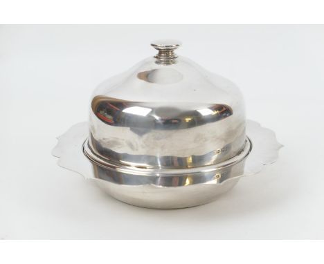 Mappin &amp; Webb silver muffin dish and cover, Sheffield 1927, plain domed form with liner, 18.5cm diameter, weight approx. 