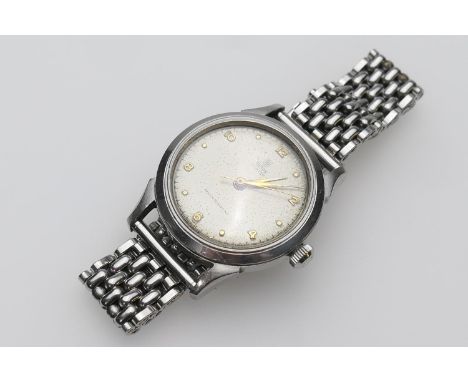 Tudor Oyster stainless steel gent's wristwatch,  27mm champagne coloured dial with dot and  Arabic numerals, centre sweep sec