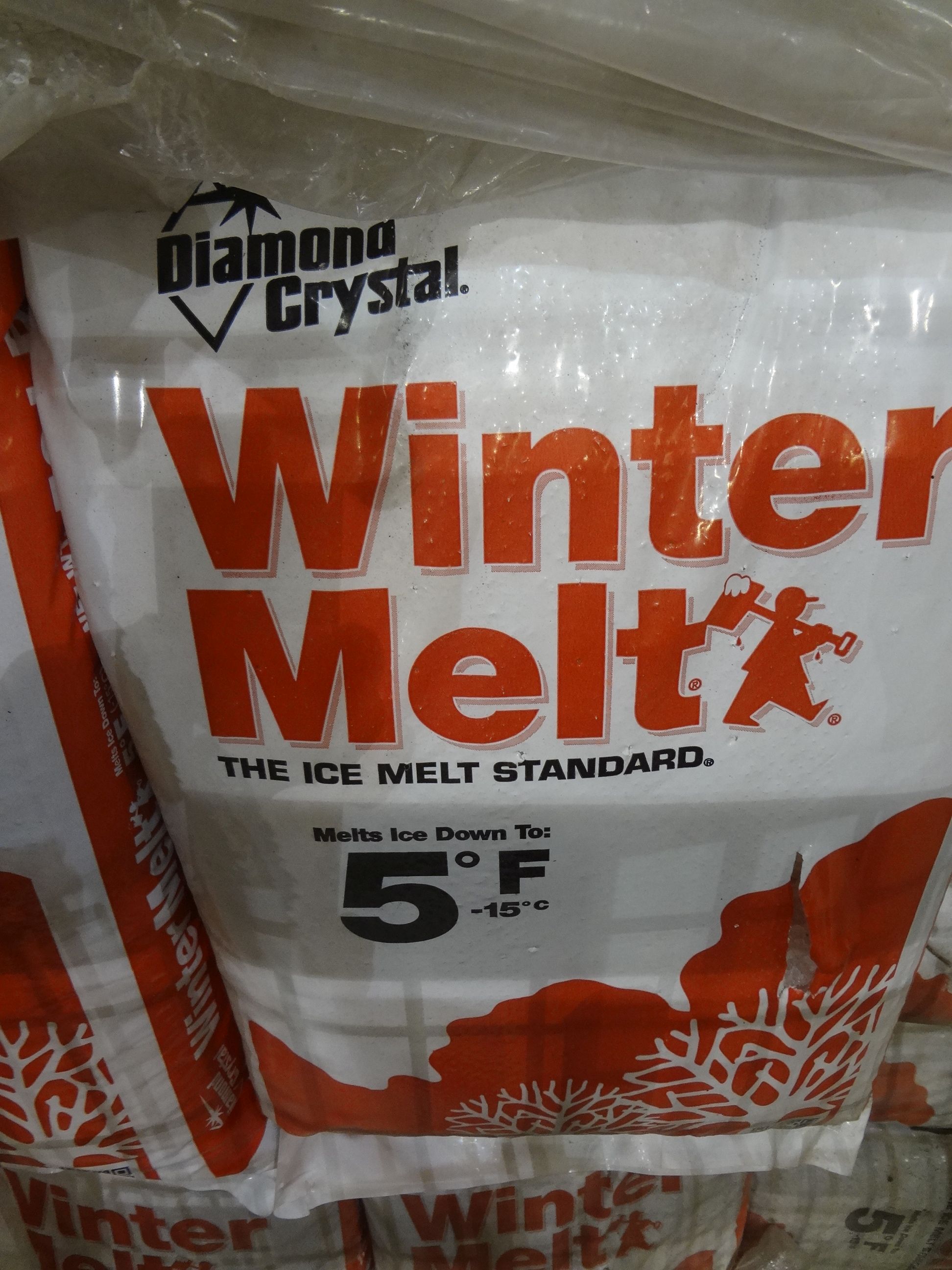 SKID DIAMOND CRYSTAL WINTERMELT SALT (36) BAGS APPROX.