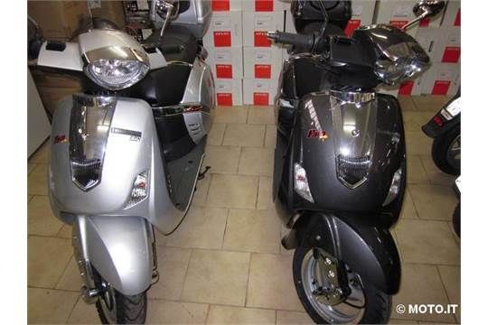 1 X Brand New Lambretta Pato 151cc In Blue This Scooter Is Unregistered Ready To Go In Blue Wit