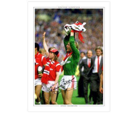 Autographed GARY BAILEY 16 x 12 Edition : Manchester United goalkeeper GARY BAILEY holds aloft the FA Cup during celebration 