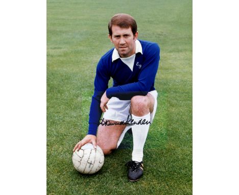 Autographed HOWARD KENDALL 16 x 12 Photo : Everton midfielder HOWARD KENDALL strikes a wonderful full length pose for photogr