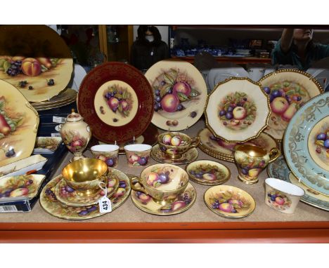 A QUANTITY OF AYNSLEY 'ORCHARD GOLD' PATTERN CABINET PLATES AND TEA WARE, four boxed Aynsley 'Orchard Gold' Crocus wall plate