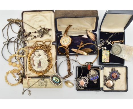 A BAG OF ASSORTED JEWELLERY, to include a ladies rolled gold, manual wind wristwatch, fitted with an AF stretch link bracelet