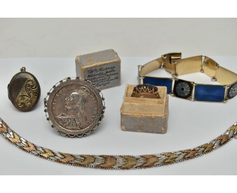 AN ASSORTMENT OF JEWELLERY, to include a Scandinavian white metal and blue enamel bracelet with floral detail, stamped 925 S,