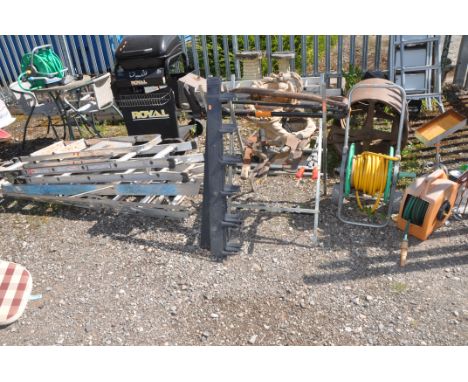 A COLLECTION OF ALUMINIUM STEPS AND GARDEN TOOLS including a metal saw horse, a Fiskars Cact weeder, clippers, a hose reel, e