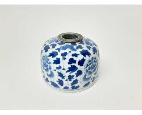 19th century Chinese blue and white porcelain inkwell, painted with flowers, seal mark to base, with later removable insert, 