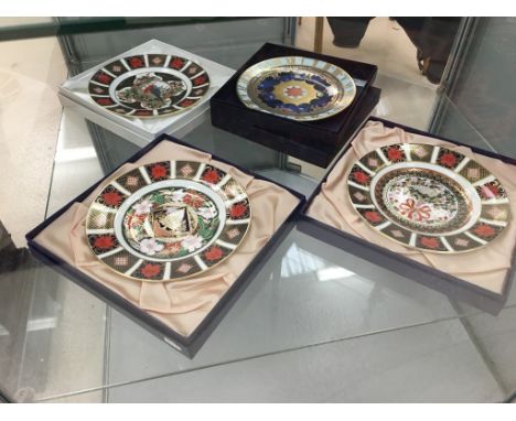 Boxed Royal Crown Derby Christmas plates; together with Royal Worcester examples