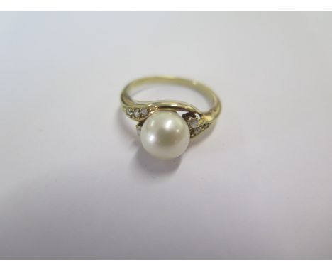 A 585 14ct yellow gold pearl ring size N - approx weight 3.2 grams - generally good, minor marks to pearl 