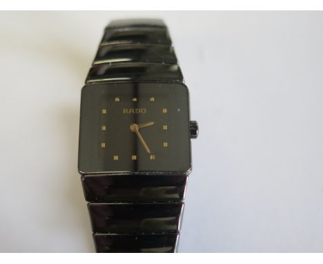 A Rado ladies Diastar ceramic bracelet quartz wristwatch with spare link, no box, running - 20mm case