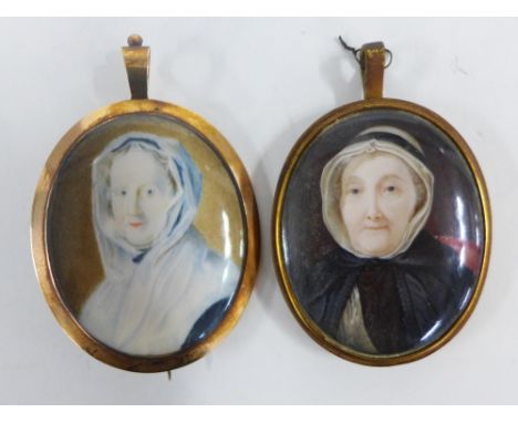 Early 19th century portrait miniature of Mrs Wm Gray, contained within a yellow metal memoriam locket / brooch with hair and 