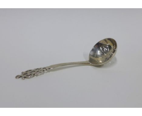 Edwardian silver sugar sifter ladle with pierced handle, London 1907, 15cm 