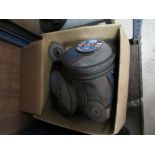 Quantity of cutting and grinding discs
