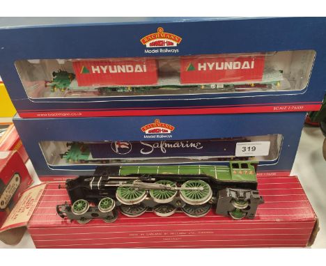 BACHMANN: Two Branchline double packs 37-314 Intermodal Bogie Wagons with with two 45ft containers Safmarine, 37-321A Intermo
