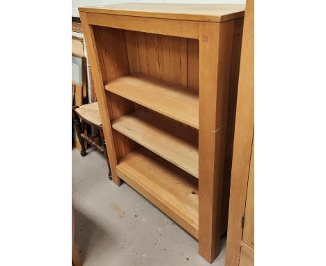 A light oak bookcase 3 height, 121 x 90 x 34cm 