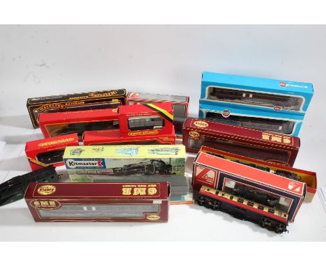Collection of model railway, to include locomotives and rolling stock, various makes - Tri-ang, Hornby, Airfix, Mainline Rail