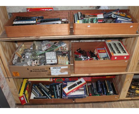A large collection of 00 gauge model railway including Horny, Lima etc. 