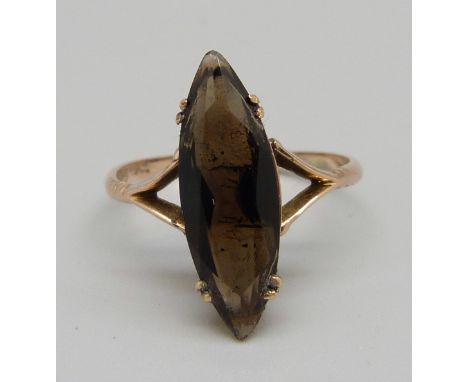 A 9ct rose gold and marquise smoky quartz ring, 2.9g, U 