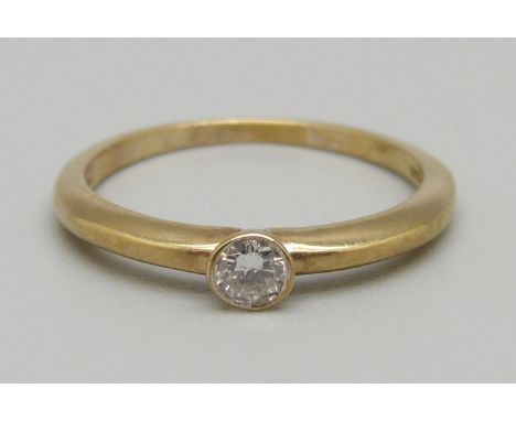 A 9ct gold and diamond ring, 1.7g, N 