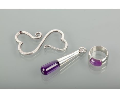 GROUP OF HAMILTON AND INCHES SILVER JEWELLERY comprising an amethyst set pendant, an amethyst set ring and a scarf tie, all w