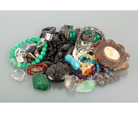 GROUP OF VICTORIAN AND LATER JEWELLERY including a jet locket on chain, an enamel brooch and a cameo set ring