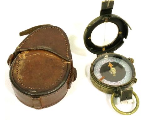 French &amp; Son London British WWII brass marching compass, numbered 84407, dated 1917, leather cased. P&amp;P Group 1 (£14+