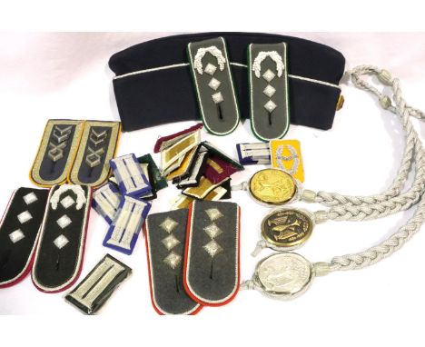Post War German collar tabs and epaulettes badged to high-ranking officers. P&amp;P Group 2 (£18+VAT for the first lot and £3