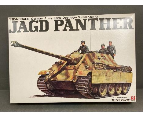 A boxed Jagd Panther 1/24 scale German army tank destroyer model kit 