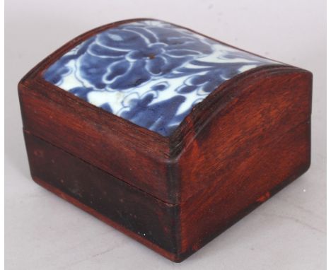 A WOOD BOX &amp; DOMED COVER INSET WITH AN 18TH CENTURY CHINESE KANGXI PERIOD PORCELAIN SHARD, the box 4.4in x 4.25in x 2.8in