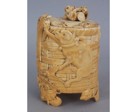 AN UNUSUAL FINE QUALITY SIGNED JAPANESE MEIJI PERIOD IVORY TUSK VASE &amp; COVER, weighing approx. 475gm, the sides unusually