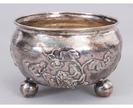 A GOOD QUALITY 19TH CENTURY CHINESE SILVER SUGAR BASIN BY LUENWO OF SHANGHAI, weighing approx. 245gm, the sides finely decora