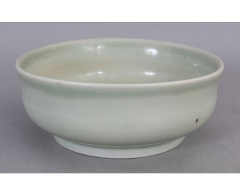 A GOOD QUALITY CHINESE CELADON PORCELAIN BOWL, with a flared rim, the base with a Qianlong seal mark, 4.75in diameter &amp; 1