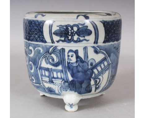 A CHINESE MING STYLE BLUE &amp; WHITE PORCELAIN TRIPOD CENSER, 6.5in wide at widest point &amp; 6.1in high.