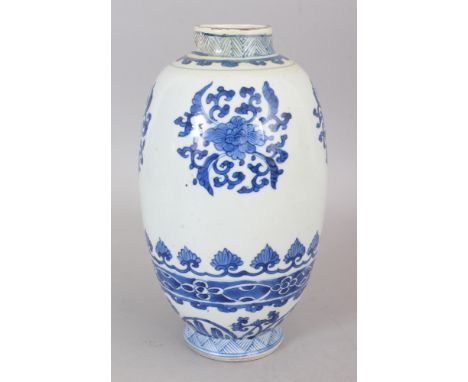 A CHINESE KANGXI PERIOD BLUE &amp; WHITE PORCELAIN VASE, the sides painted in a vivid tone of underglaze-blue with repeated p