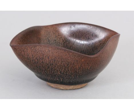 A CHINESE SONG STYLE HARE’S FUR CERAMIC BOWL, of square section and with indented rims, the base unglazed, 3.1in square.