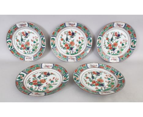 A GROUP OF FIVE SAMSON KANGXI STYLE FAMILLE VERTE PORCELAIN PLATES, 9.1in diameter. (5)