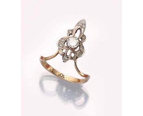 18 kt Gold Ring mit Diamanten,   GG/WG 750/000, in der Art des Jugendstils, 1950er Jahre, außergewöhnliche Gestaltung, zentra