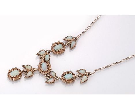 Collier mit Opalen, deutsch 1930er Jahre,   Metall vergoldet, floraler Dekor, Kettenteil später, L ca. 44 cm, Federringschlie