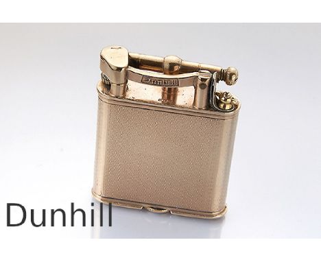 Dunhill-Feuerzeug, England 1930er Jahre,   GG 375/000-Hülle, beids. mit Guilloche, ca. 5 x 4 cm, Gebr.-Spuren, Fkt. nicht übe
