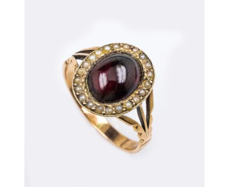 9 kt Gold Ring mit Saatperlchen und rotem Glasstein, deutsch um 1900,   RG 375/000, ovaler Glasstein foliert, Perlchenumrandu